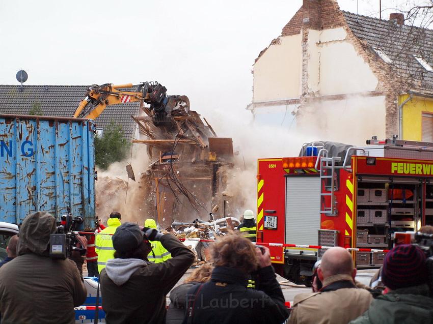 Hausexplosion Bruehl bei Koeln Pingsdorferstr P545.JPG